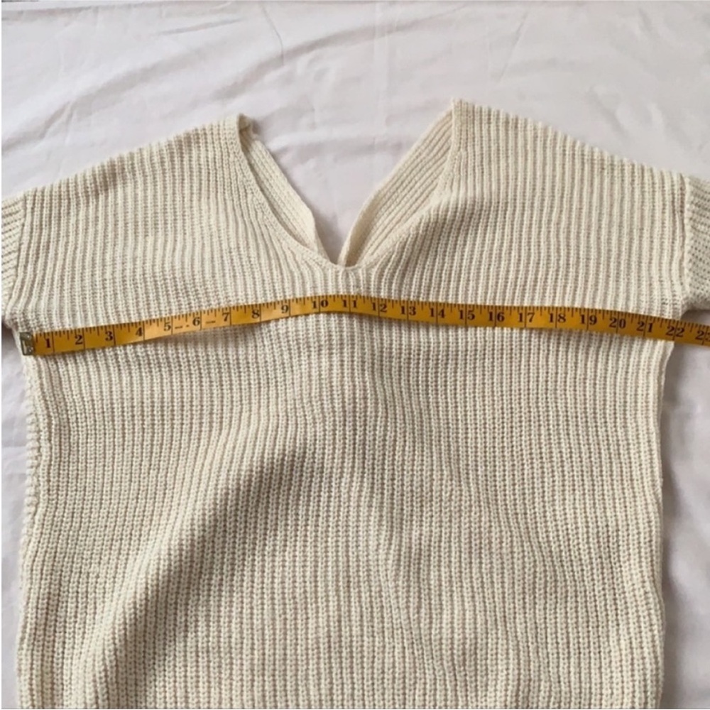 NWOT Crisscross/V neck reversible sweater, ivory, Size M - Picture 11 of 11